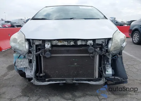 2010 Toyota Prius Iii z USA, uszkodzony, nr VIN JTDKN3DU0A0138843